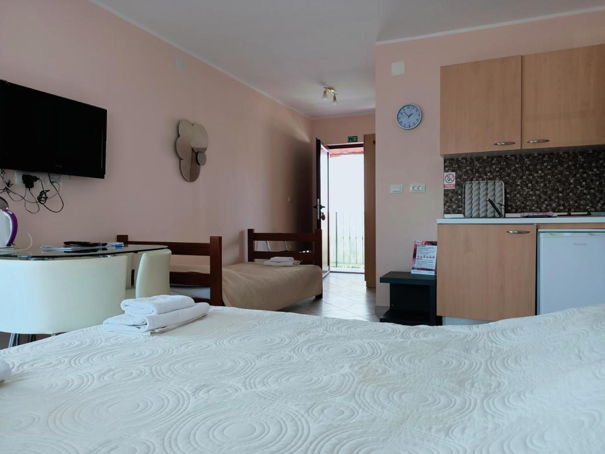 Aparthotel Viola Пьешчана-Увала Экстерьер фото