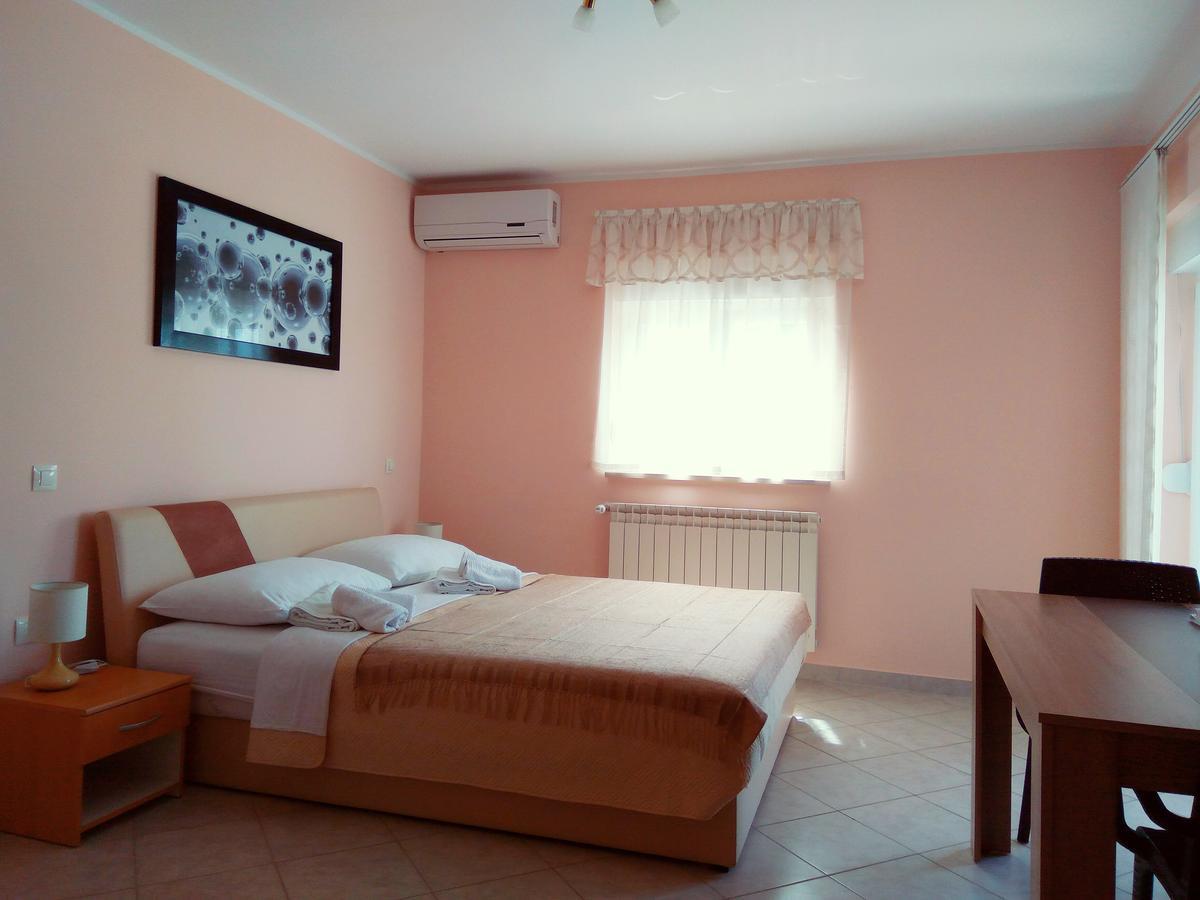 Aparthotel Viola Пьешчана-Увала Экстерьер фото