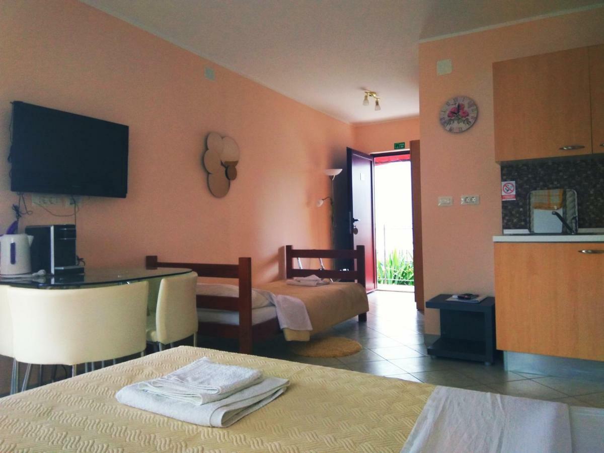Aparthotel Viola Пьешчана-Увала Экстерьер фото