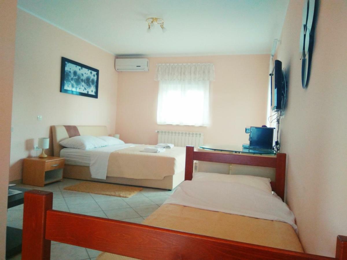 Aparthotel Viola Пьешчана-Увала Экстерьер фото